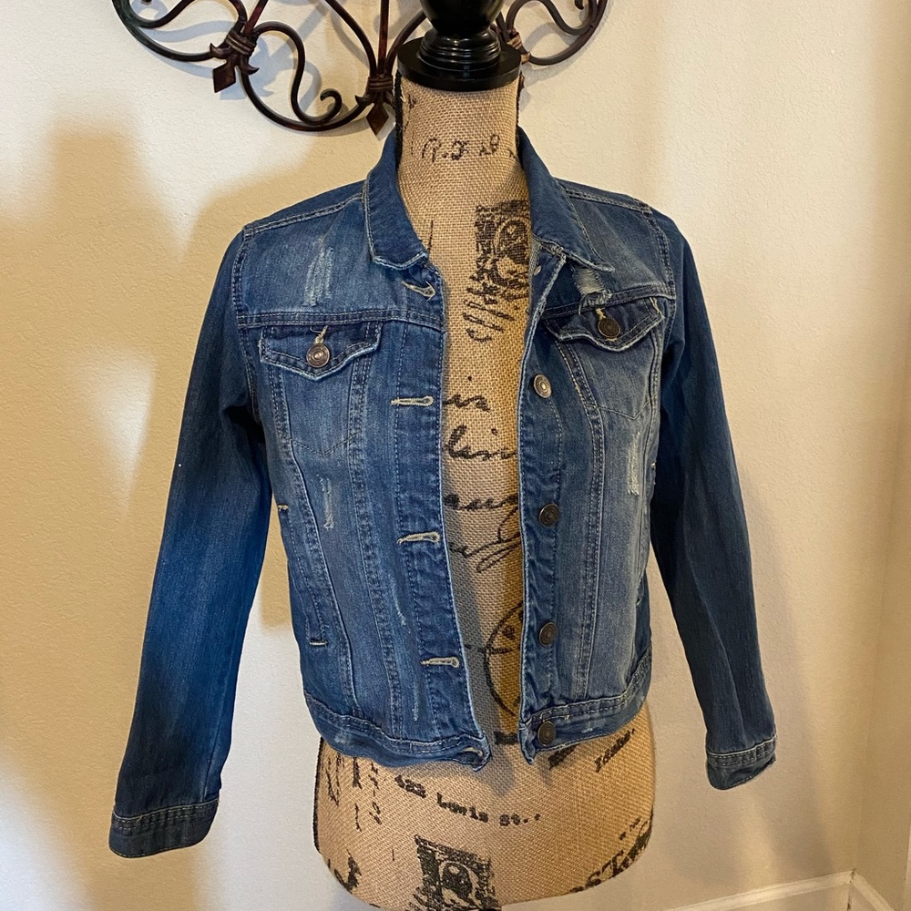 ⭐️ Girl’s (XL) Distressed Jean Jacket